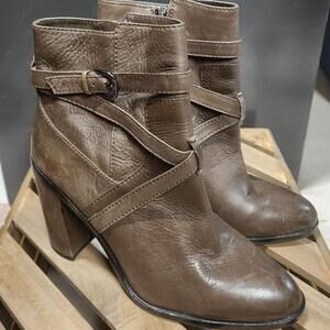 Beautiful Vince Camuto Brown leather boots 10 M